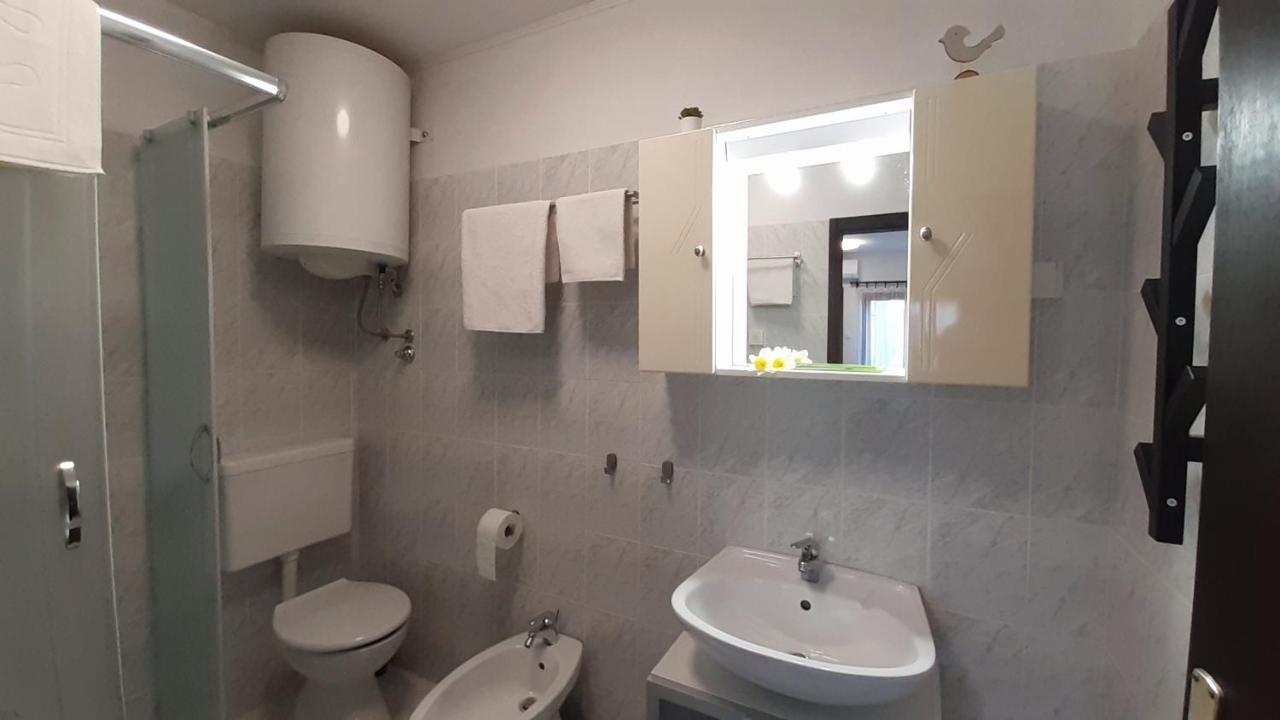 Apartments Nadia Sokolic ネレジネ エクステリア 写真