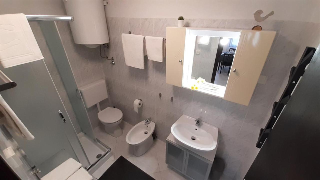 Apartments Nadia Sokolic ネレジネ エクステリア 写真