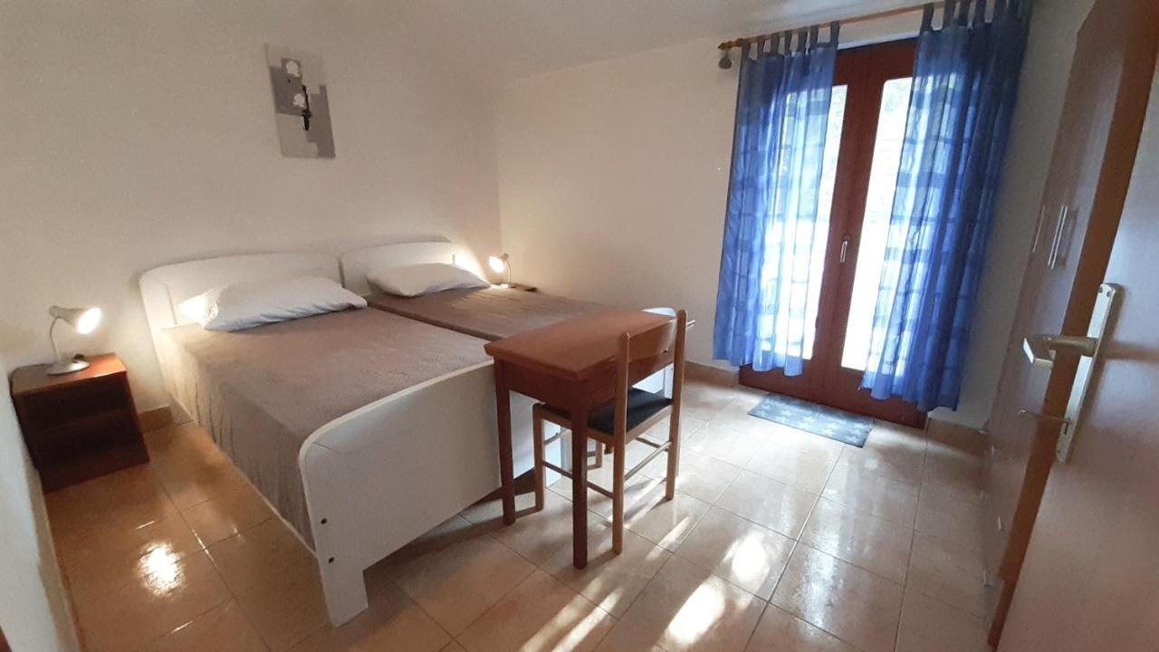 Apartments Nadia Sokolic ネレジネ エクステリア 写真